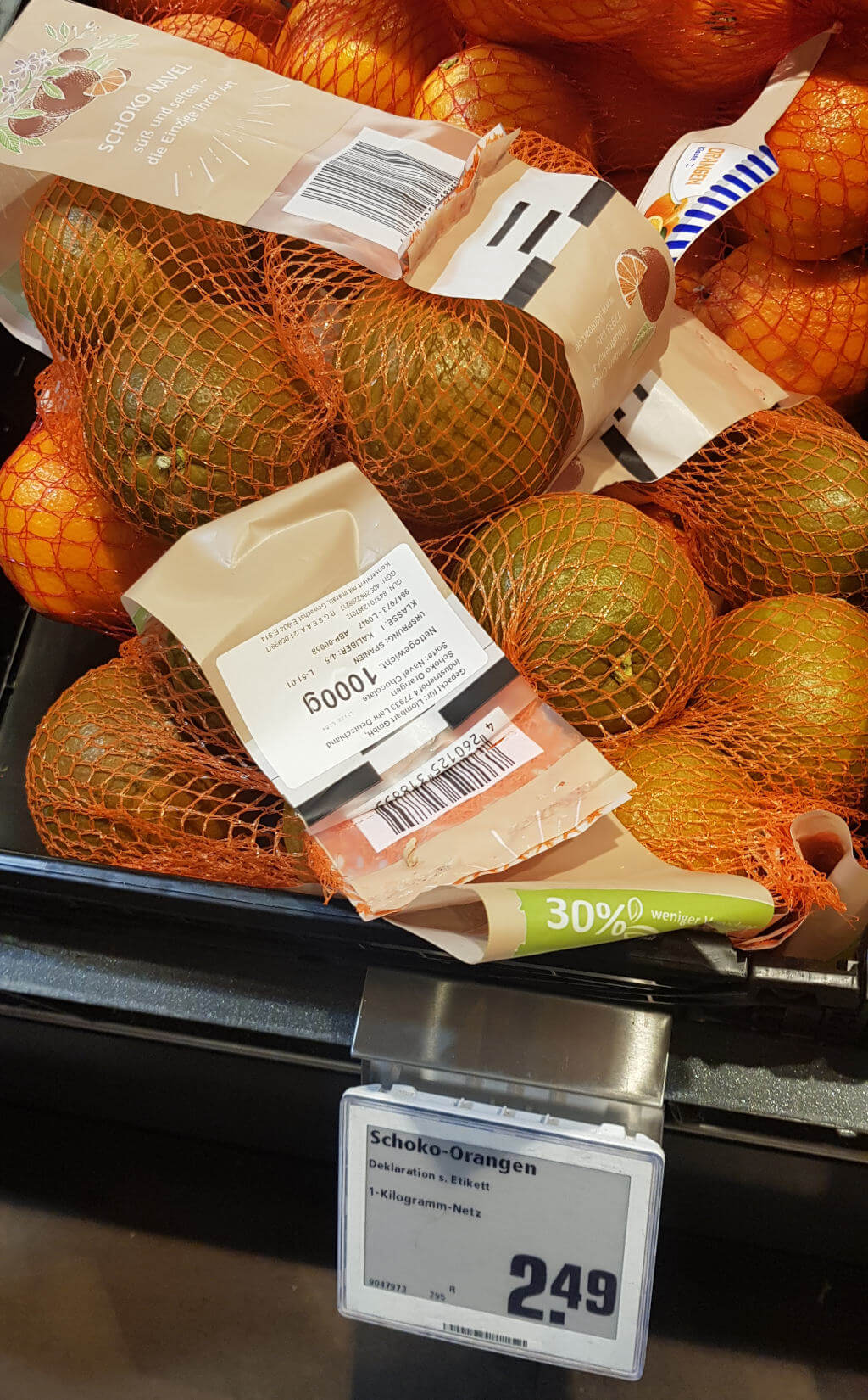 Schoko-Orangen im Supermarkt für 2,49€ pro Kilogramm im Dezember 2023